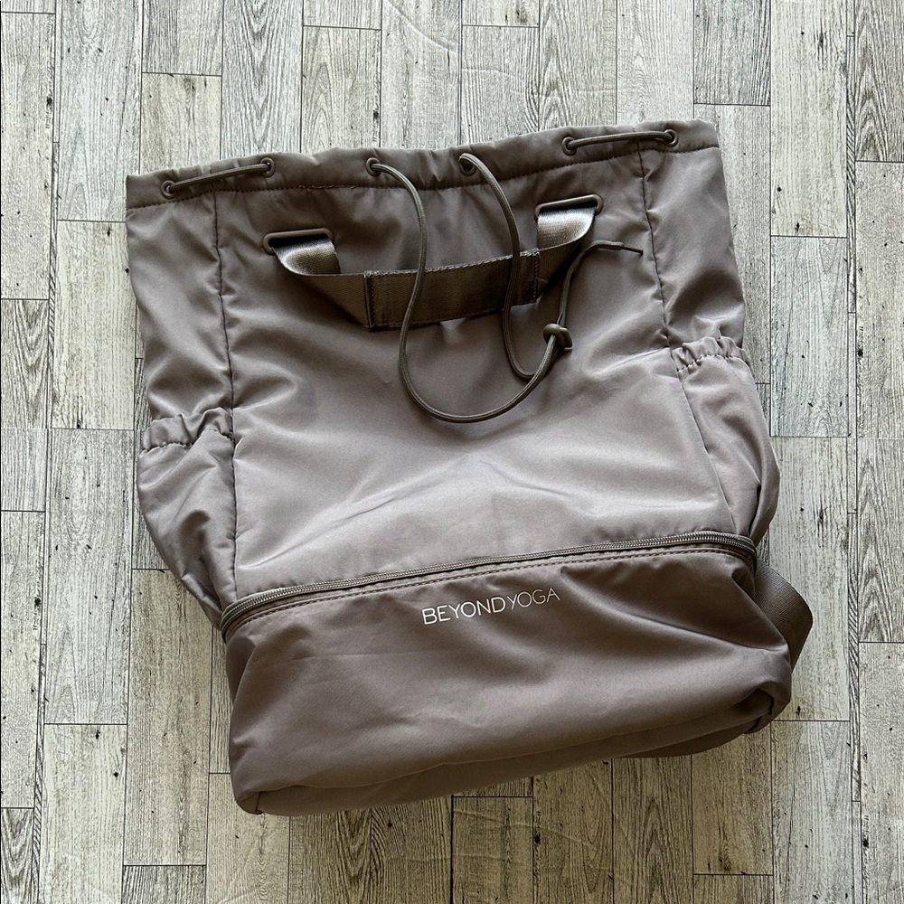 *closet clean out* Beyond Yoga convertible gym bag birch